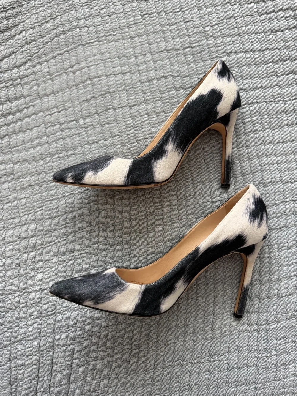 Manolo Blahnik Black & White Cowprint Pointed Toe Pump Sz 8